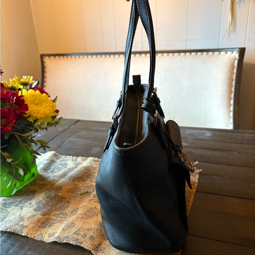 Michael Kors Black Shoulder Bag - Picture 4 of 12